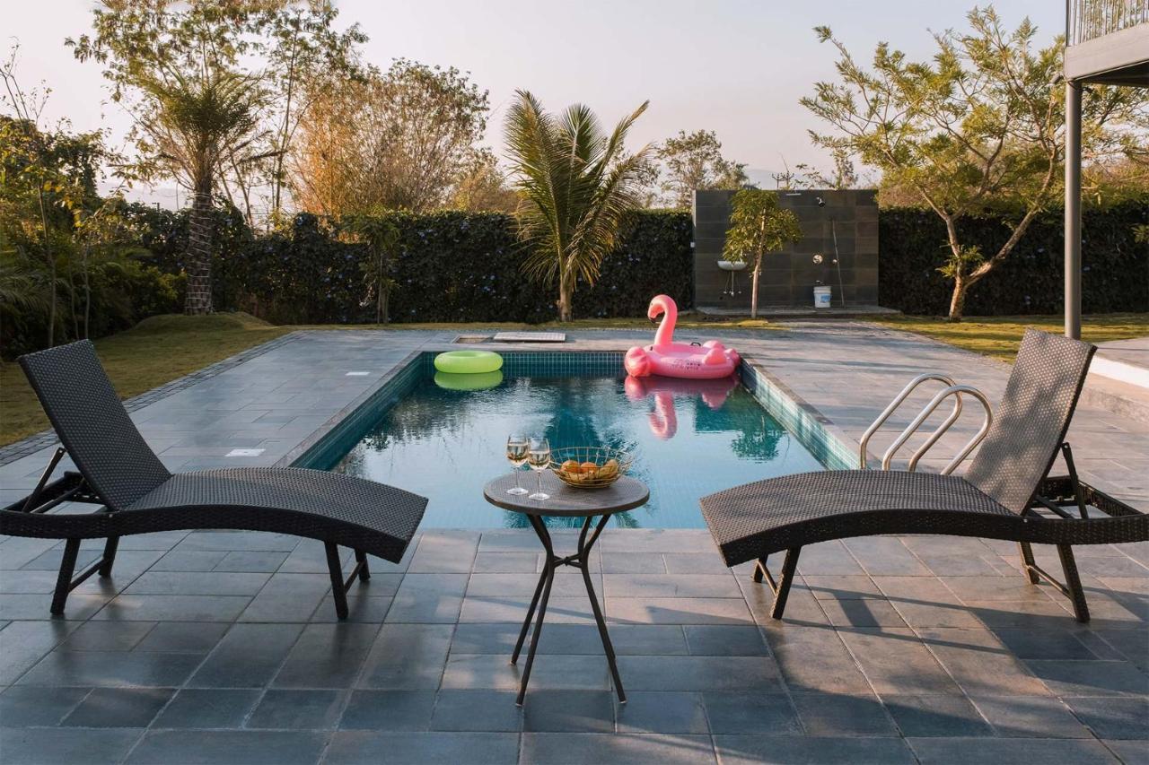 Bel Air Mansion By Stayvista - A Tranquil Oasis With A Spacious Deck, Gazebo, Sauna, Jacuzzi & A Mini-Amphitheatre Lonavala Extérieur photo