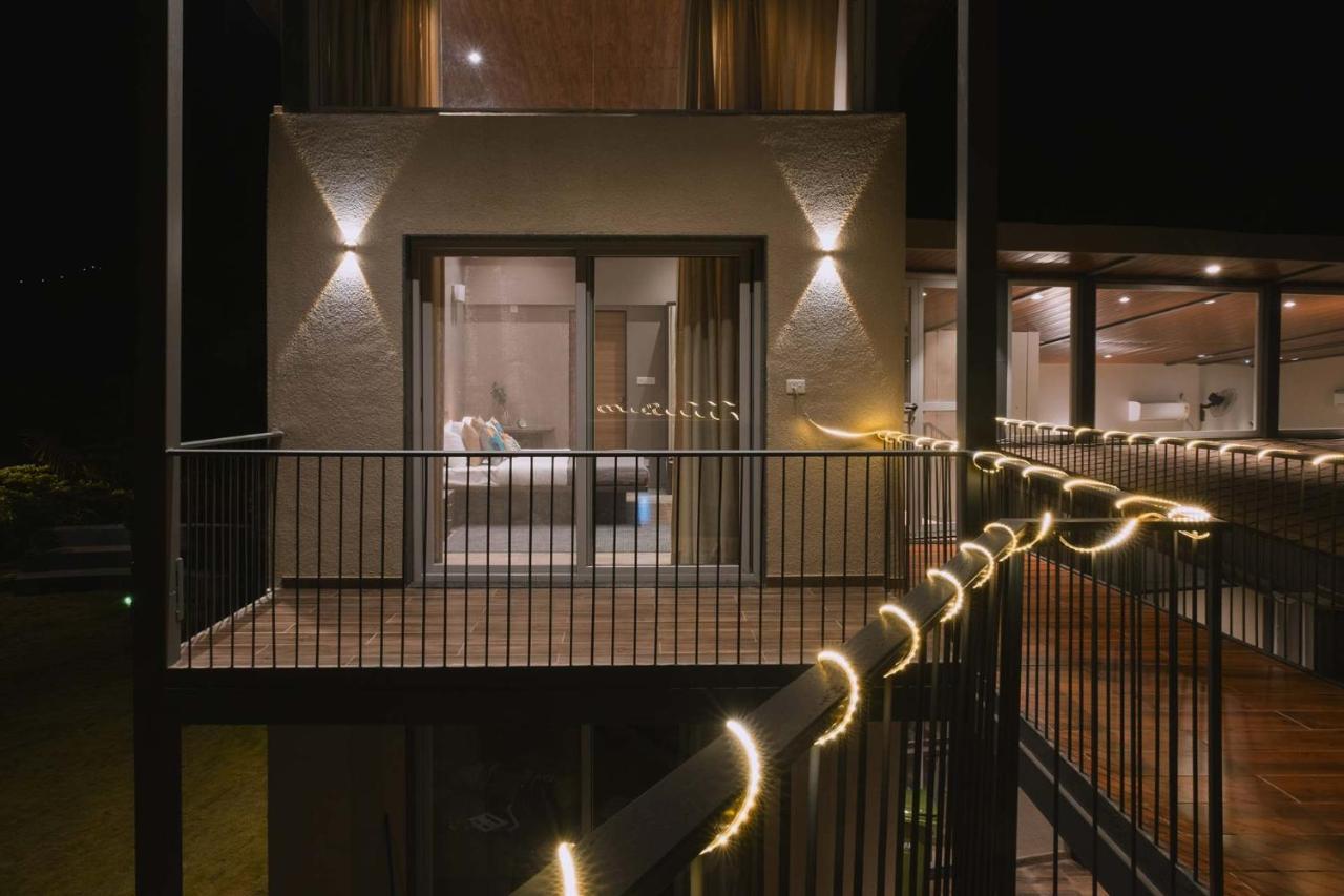 Bel Air Mansion By Stayvista - A Tranquil Oasis With A Spacious Deck, Gazebo, Sauna, Jacuzzi & A Mini-Amphitheatre Lonavala Extérieur photo